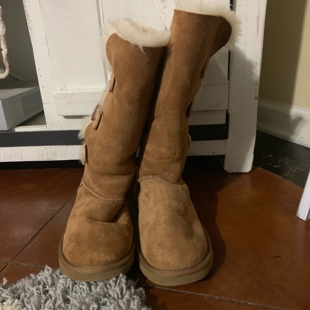 Ugg Bailey Button - image 1